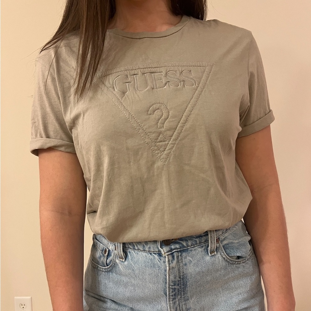 Modern Guess embroidered logo tee shirt in slate grey